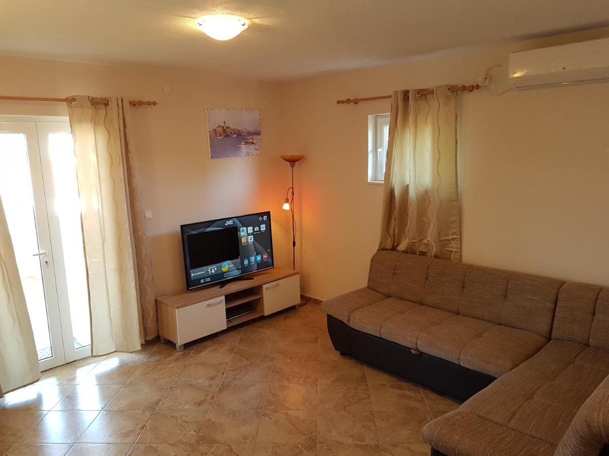 Family Friendly Seaside Apartments Kanica, Rogoznica - 12895 Buitenkant foto