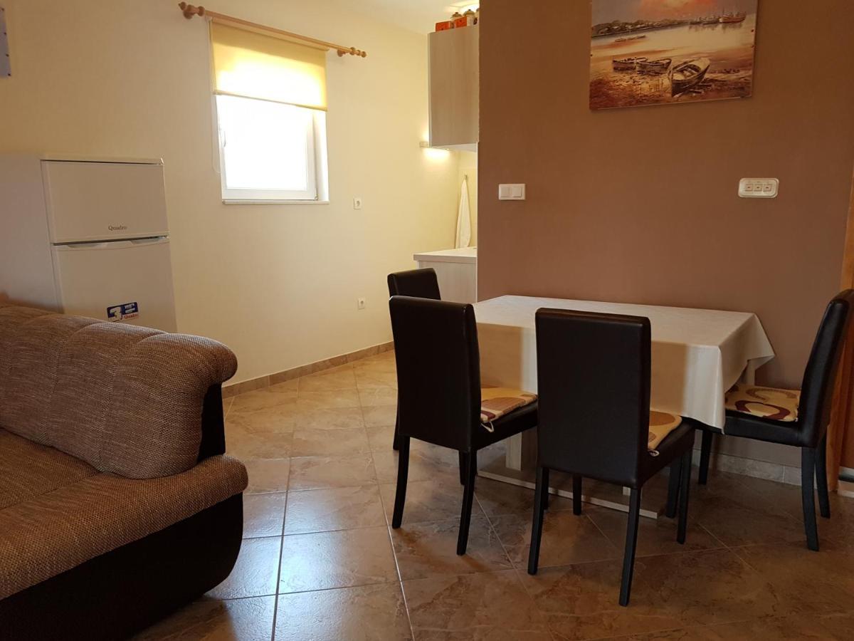 Family Friendly Seaside Apartments Kanica, Rogoznica - 12895 Buitenkant foto